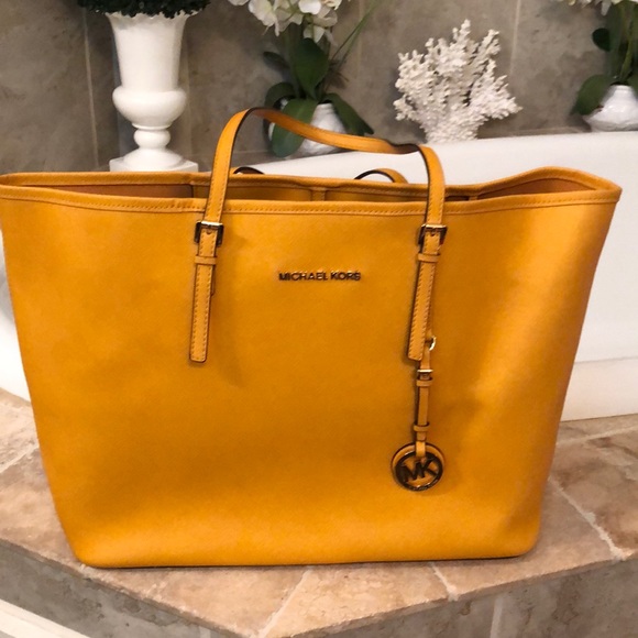 MICHAEL Michael Kors Handbags - MICHAEL Michael Kors Women’s Jet Set Tote Medium